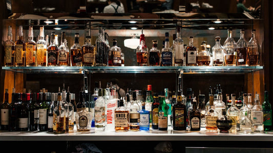 Was ist Bourbon? Ursprung, Herstellung, Geschmack, Arten und Destillerien - GET A BOTTLE